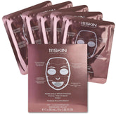 111SKIN Rose Gold Brightening Mask en uso, aporta luminosidad y frescura a la piel.