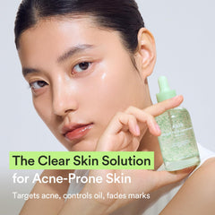 Aplicador con gotas de Abib Heartleaf TECA para hidratación.