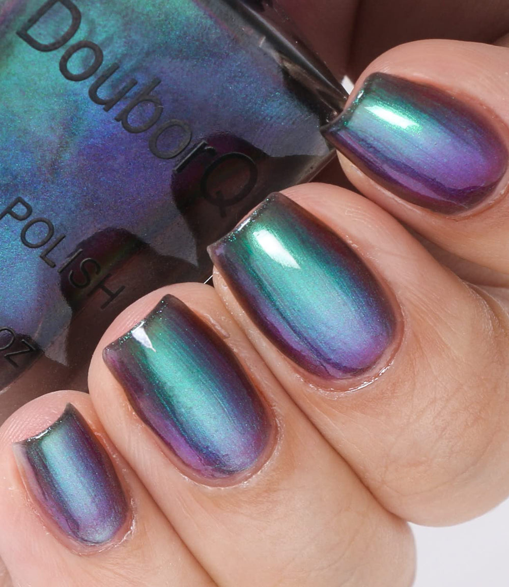 AILALUO camaleón cromado: acabado cambiante que realza tus uñas con brillo único.