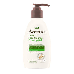 Aveeno limpia la piel con espuma suave para uso diario.