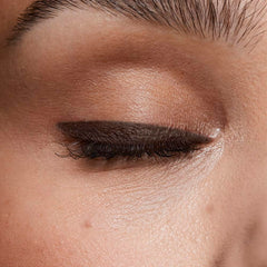 AVON Glimmersticks delineador retráctil Twist-Up facilita la aplicación sin afilar.
