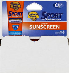 Banana Boat Sport Ultra SPF 30, aplicación en la mano, textura ligera para deportes.