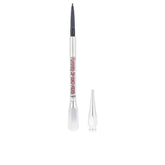 Benefit lápiz de cejas con punta ultra fina para trazos naturales.