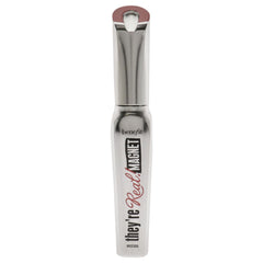 Benefit They’re Real Magnet utiliza núcleo magnético para realzar volumen y agarre.