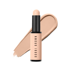 Corrector Bobbi Brown con aplicación suave para neutralizar ojeras.