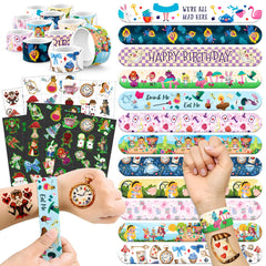 BOIKOKY pulseras slap de Alicia en el País de las Maravillas: diseño lúdico para fiestas.