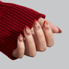 Detalle de diseño cereza en uñas BTArtbox frances, patrón duradero para looks modernos.