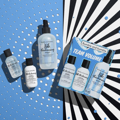 Bumble and bumble spray engrosante en botella, listo para peinado con volumen duradero.