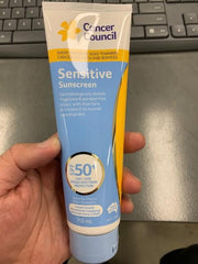 Textura cremosa del protector solar Cancer Council ideal para uso diario en piel sensible