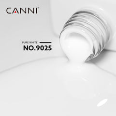 CANNI: aplicación suave del gel blanco para uñas lisas.