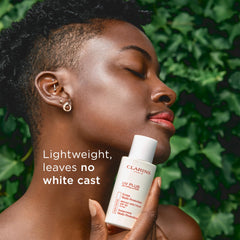 Clarins UV Plus: bomba de dosis para uso diario.