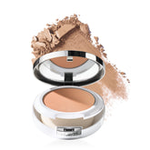 Clinique Beyond Perfecting aplicado suavemente para tono uniforme y cobertura ajustable