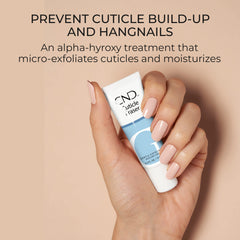 CND Cuticle Eraser ofrece textura cremosa para aplicar y suavizar la piel.