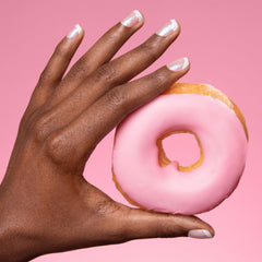 Color Street Glazed Over: brillo blanco rosado con acabado shimmer.