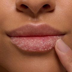 ColourPop Fresh Kiss, manteca de karité y cupuaçu para hidratación profunda.