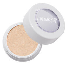 ColourPop Lunch Money: textura rebote ilumina pómulos con brillo suave.