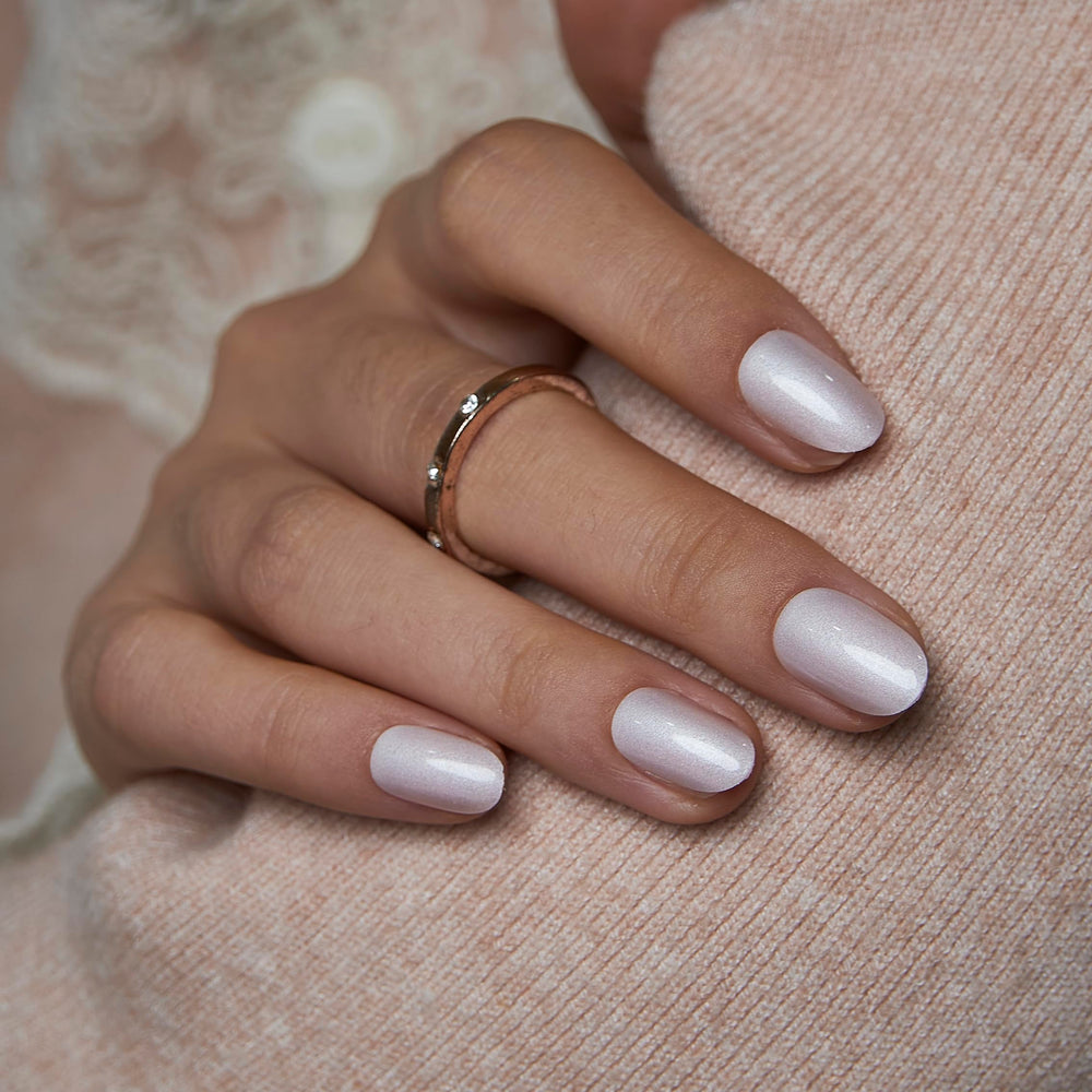 Curvlife uñas cortas ovaladas con brillo perlado lunar para un aspecto natural