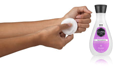 Cutex remover sin acetona: aplicación suave en uñas para quitar esmalte sin esfuerzo.