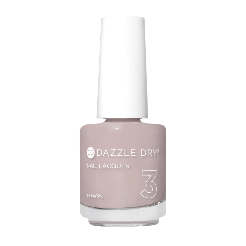 Dazzle Dry Broadway Beige en botella muestra acabado crema suave y cubrimiento total.