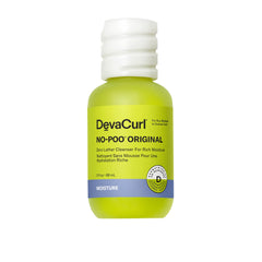 DevaCurl No-Poo Original en botella, primer plano, limpieza suave y humedad duradera.