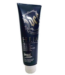 Aplicación de Devoted Creations H.I.M Bronceador Cromado sobre la piel para tono uniforme.