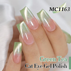 Double Rhythm: esmalte gel translúcido verde primavera, aspecto suave y versátil.