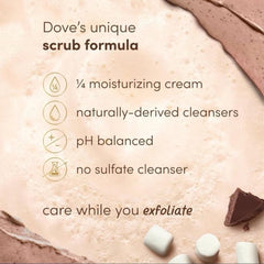 Pack de tres exfoliantes de cacao caliente de Dove apilados para uso doméstico.