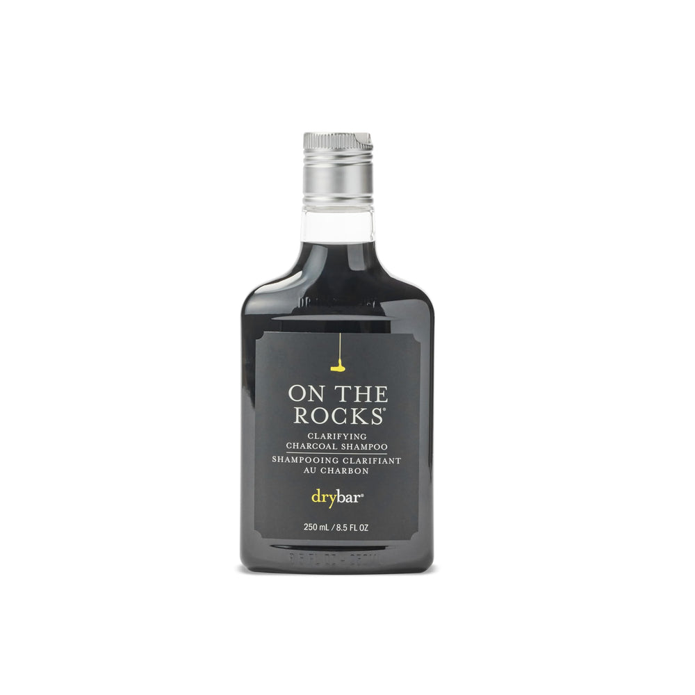 Drybar On The Rocks champú purificador en botella para purificar el cabello.