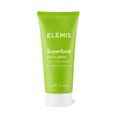 ELEMIS Superfood limpia la piel en una botella de 30 ml para uso diario.