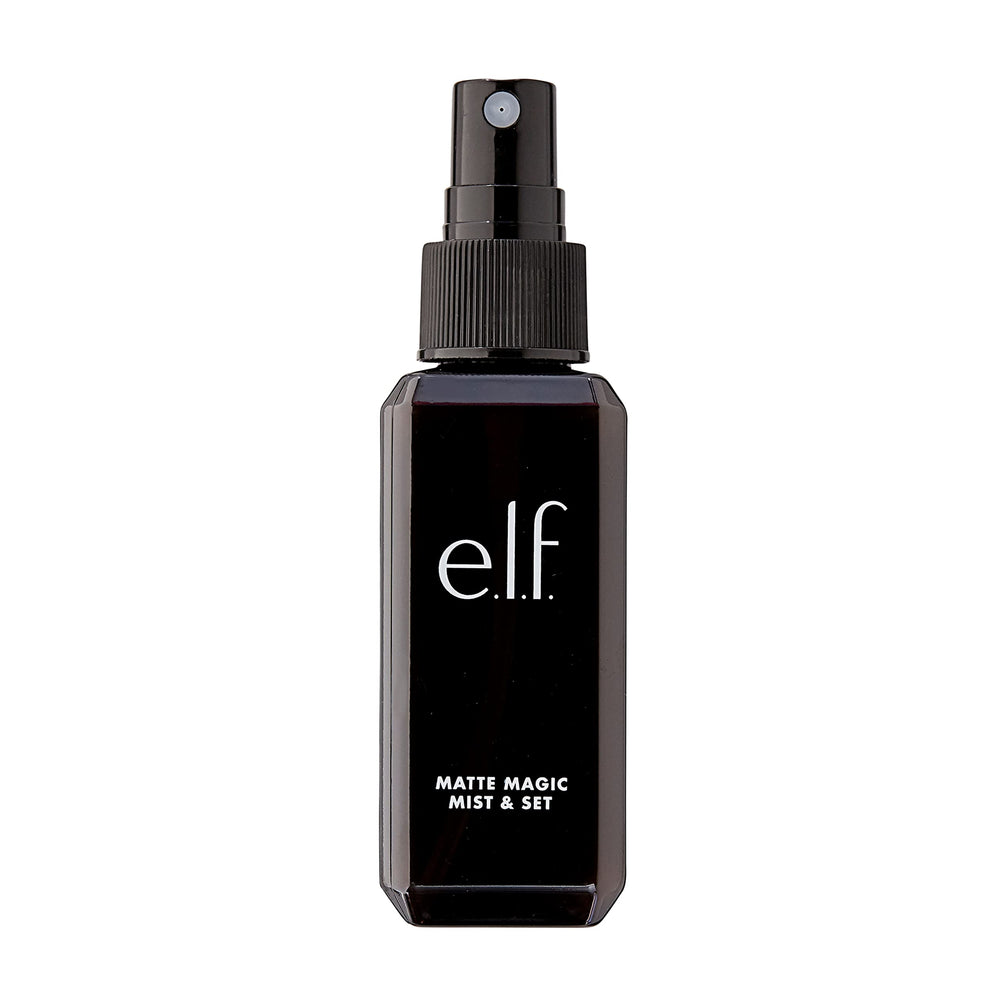 e.l.f. Matte Magic Mist: botella transparente para fijar maquillaje todo el día.