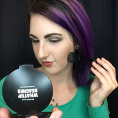 Elizabeth Mott Whatup Beaches Bronzer: acabado luminoso para un brillo natural.