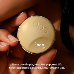 Aplicación diaria con eos menta dulce para labios hidratados.