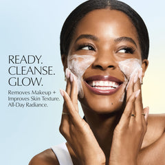 Estée Lauder DayWear Glow Boost Jelly Cleanser, textura gel que se transforma en espuma