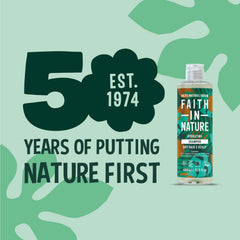 Faith in Nature Champú Coco, espuma cremosa facilita lavado suave y aporta brillo natural.