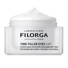 Filorga Time-Filler Eyes aplicado alrededor de los ojos suaviza líneas.