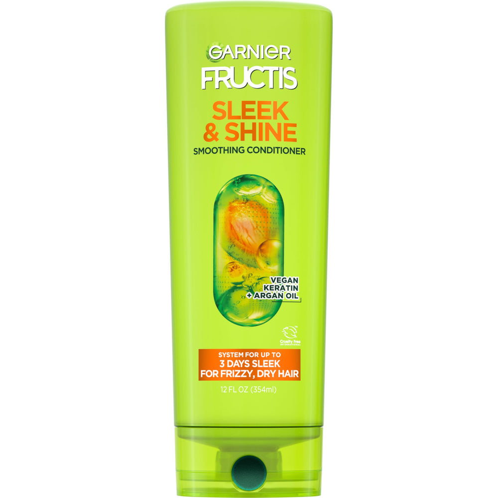 Garnier Fructis Condicionador en botella para cabello liso y brillo duradero.
