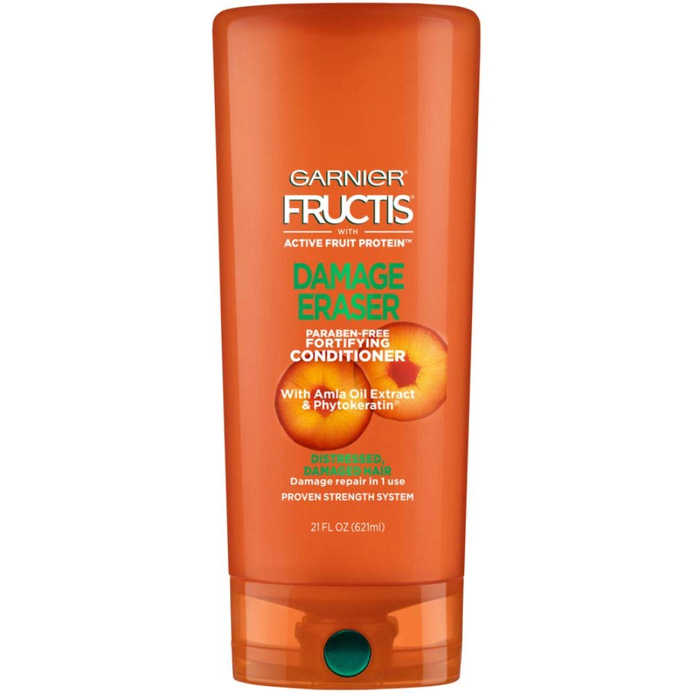 Acondicionador Garnier Fructis Damage Eraser en botella, mejora la manejabilidad diaria del cabello.