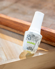 Gelish Mini Nourish: manos con cutículas hidratadas y uñas más sanas.