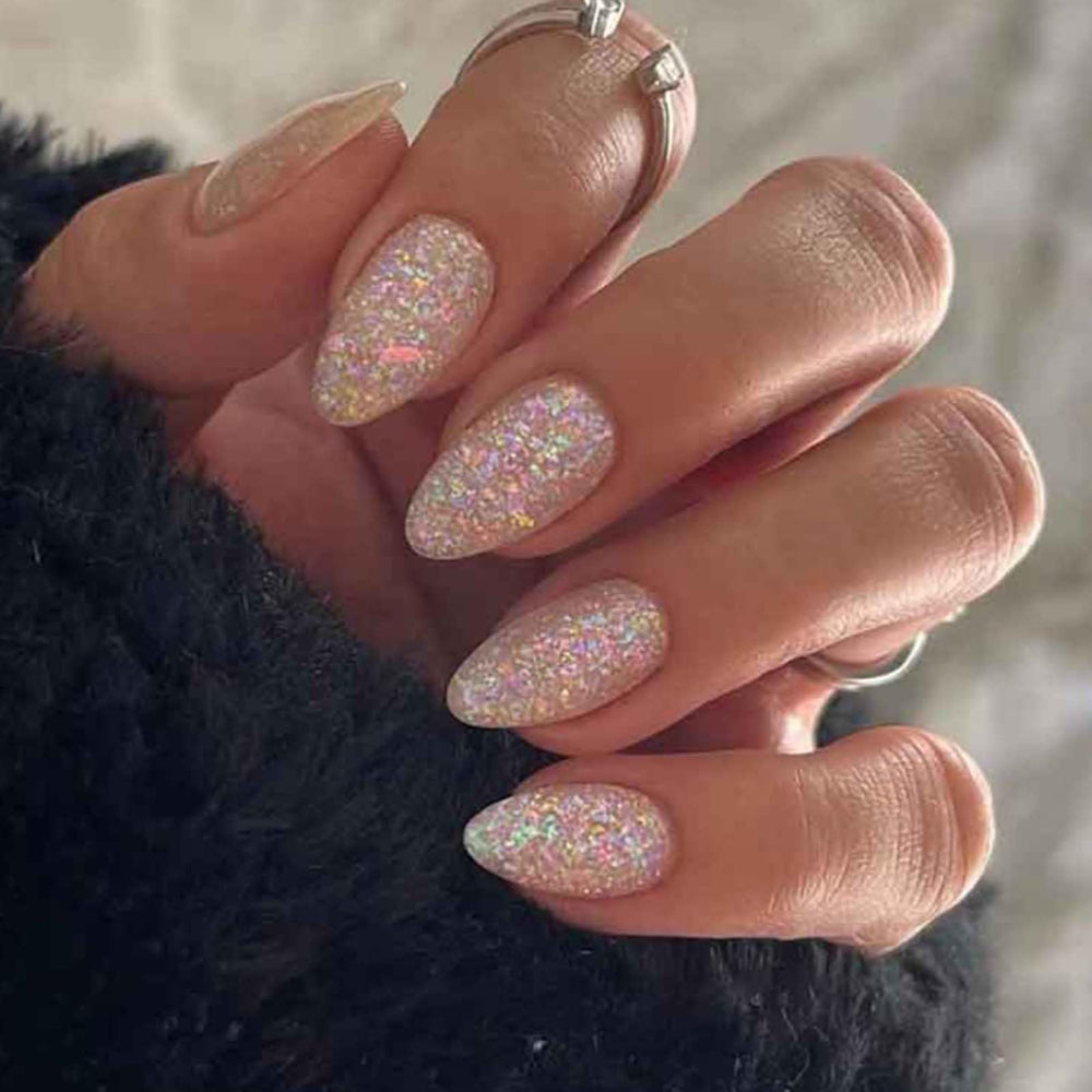 Gifiky uñas falsas en almendra con brillo bling para un look llamativo.