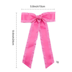 Lazo GiLi de satén rosa con borde ruflado, perfecto para looks elegantes.