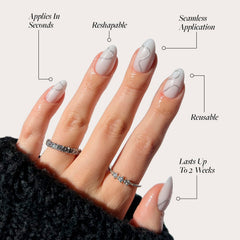 Glamnetic Silent Night: kit de 30 uñas en 15 tallas con estuche para guardar.