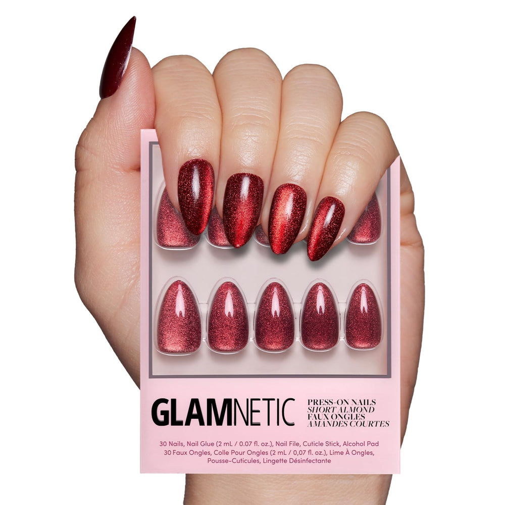Glamnetic uñas postizas Rojo Rubí con brillo terciopelo para un look llamativo.