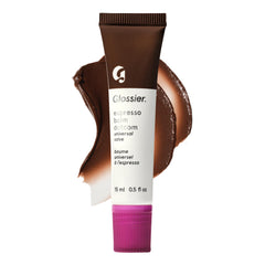 Balm Dotcom Espresso de Glossier en labios, hidratación y tono mocha.