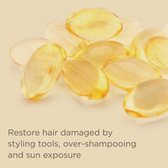 Hairitage Outta My Hair: manos aplicando champú para limpieza diaria.