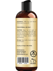 Cuidado del cabello con brillo y suavidad usando aceite de coco fraccionado.