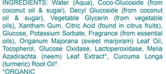 Vitamina E y aceite de coco aportan hidratación suave durante la limpieza.