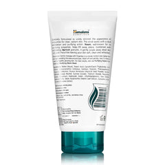 Himalaya Purifying Neem Scrub con granulos de albaricoque exfoliantes suaves para renovar la piel.