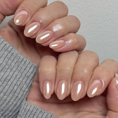 Uñas HOSAILY press-on cortas en almendra nude con efecto cromo espejo para uso diario