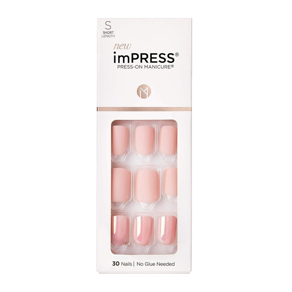 Uñas imPRESS con acabado corto y forma squoval para uso diario.