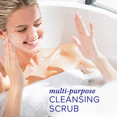 iS CLINICAL Cleansing Complex Polish: textura gel ligero, fácil de mezclar y enjuagar